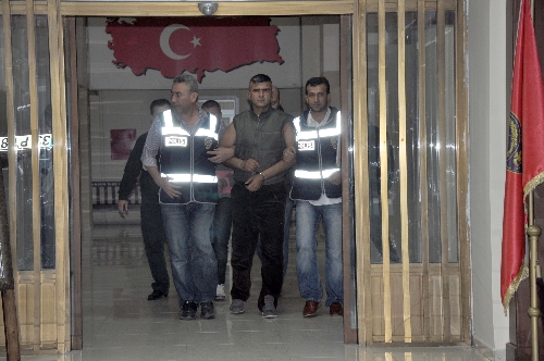 Eski karısının katil zanlısı polise teslim oldu