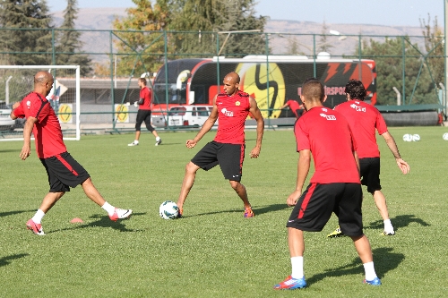 Eskişehirspor, Kardemir D.Ç. Karabükspor maçına kilitlendi
