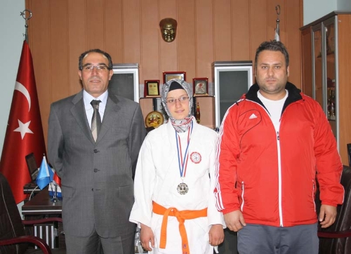 Esra Ayan'ın birinciliği Niğde'de sevinçle karşılandı