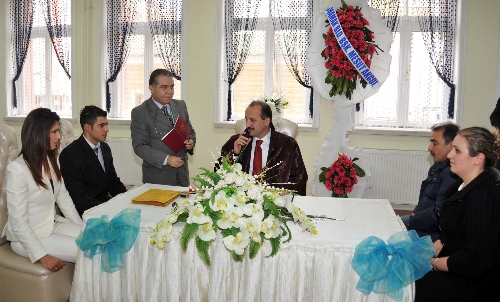Evlenmek için 12.12.12 tarihine gün alıyorlar