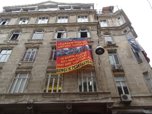 Eylemciler, CHP Beyoğlu İlçe Teşkilatı'nı işgal etti