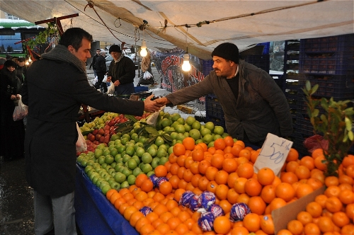 Eyüp Belediye Başkanı Kavuncu, semt pazarını gezdi