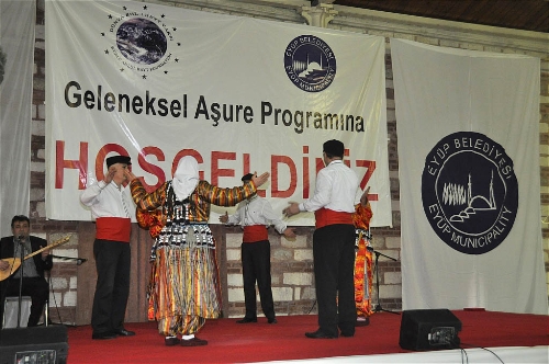 Eyüp Belediyesi, Feshane'de aşure dağıttı