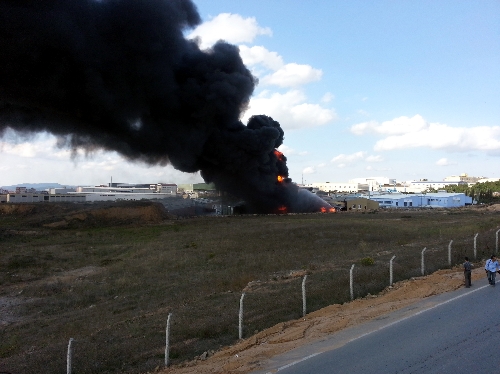 Fabrika yangını kontrol altına alındı