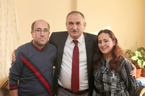 Facebook'tan mesaj atan aileye sürpriz ziyaret