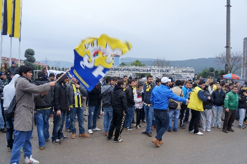 Fenerbahçe taraftarı Samandıra'da maç saatini bekliyor