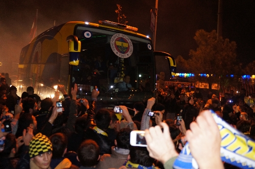 Fenerbahçe, tezahüratlar eşliğinde Samandıra'dan arıldı