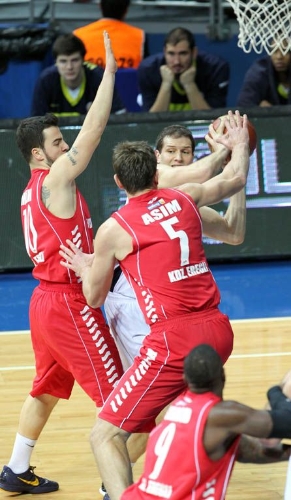 Fenerbahçe Ülker, Erdemir'i 82 - 77 mağlup etti