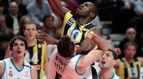 Fenerbahçe Ülker, Real Madrid'e 77-61 kaybetti