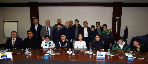 Fenerbahçe'de Başkan Yıldırım, Anafen'in başarılı öğrencilerini kabul etti