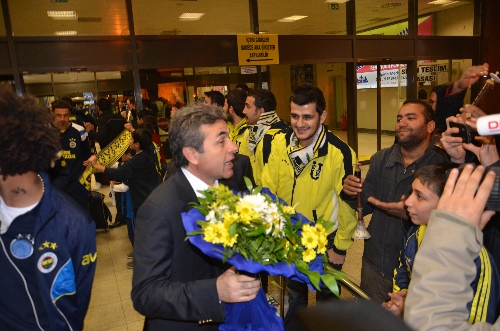 Fenerbahçe'yi Gaziantep'te karşılayan taraftarlar arasında kavga çıktı