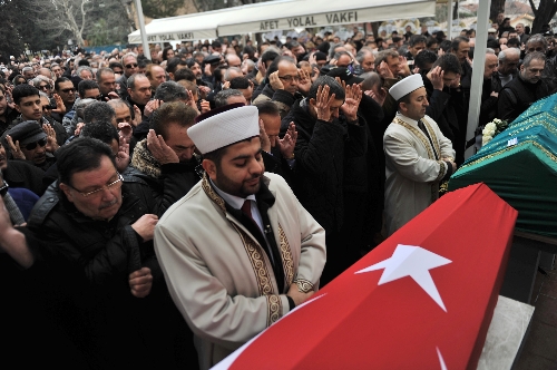 Ferdi Özbeğen dualarla uğurlandı