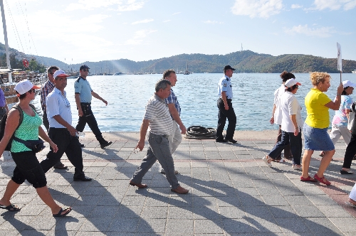 Fethiyeliler, 'Hareket Edivcez Gari' deyip yürüdü