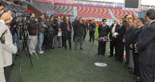 FIFA heyeti Hüseyin Avni Aker Stadyumu'nda incelemelerde bulundu