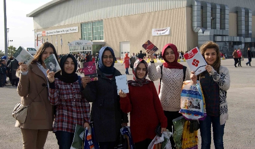 Fuardan aldıkları kitapları kardeş okul öğrencilerine hediye ettiler