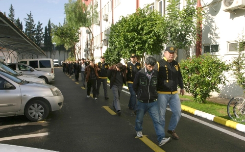 Fuhuş çetesine baskın, 16 kişi tutuklandı