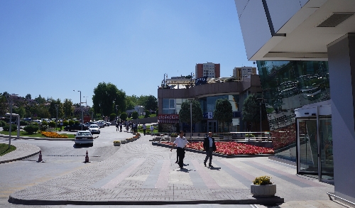 Gaz sızıntısının olduğu bölgedeki işyerleri boşaltıldı