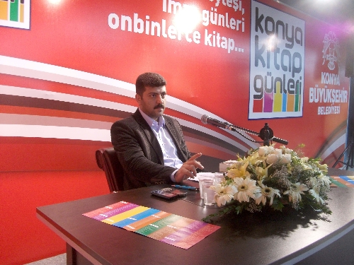 Gazeteci-Yazar Değirmenci, fuar kapsamında 'darbeler' konulu seminer verdi