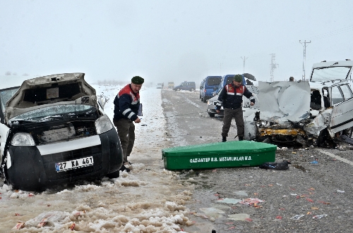 Gaziantep'te trafik kazası: 1 ölü, 4 yaralı