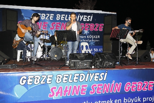 Gebze'de genç yetenekler sahnede kıyasıya yarışıyor