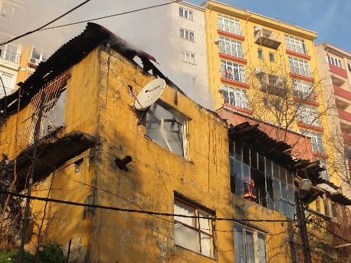Gecekondu yangını korkuttu