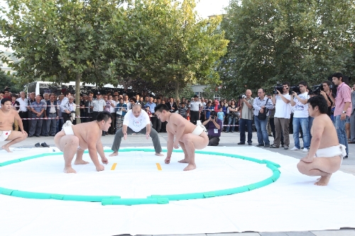 Geleneksel Spor Festivali'nde sumoculara büyük ilgi