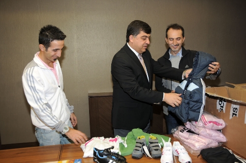 Gıda Bankası'na Adidas'tan yardım