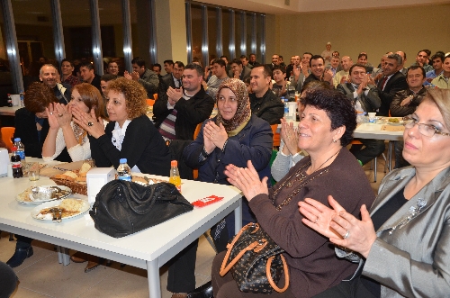 Gökmen, türküleriyle öğretmenlere moral verdi