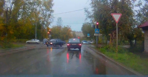 Göz göre göre çarptı, Rus kız ölümden döndü