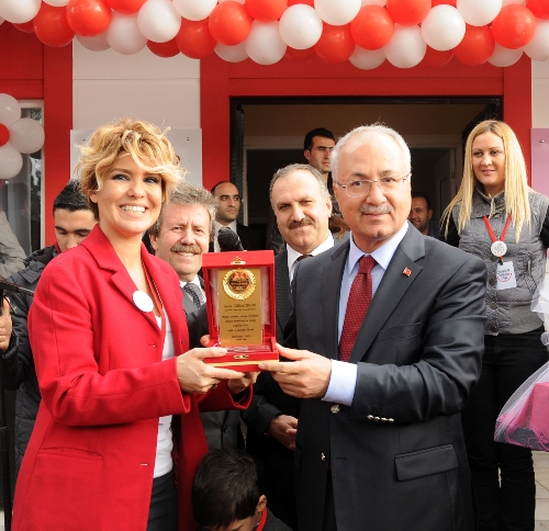Gülben Ergen 12. anaokulunu Manisa'da açtı