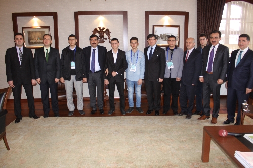 Gülen yüzlü öğrenciler, Konya Valisi'ni ziyaret etti