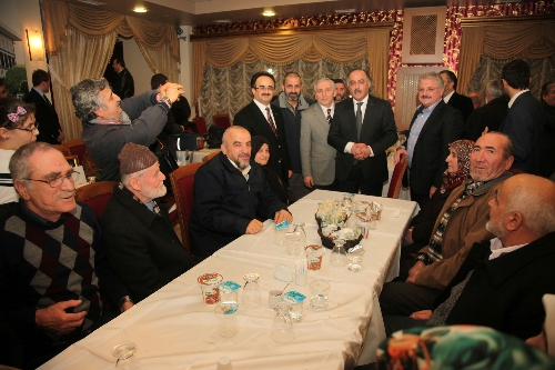 Güngören'de kurulan 'Geleneksel Hac Sofrası' hacıları bir araya getirdi