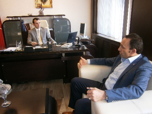 Güreşçi çocuklar, bürokratların eşliğinde sağlık taramasından geçti