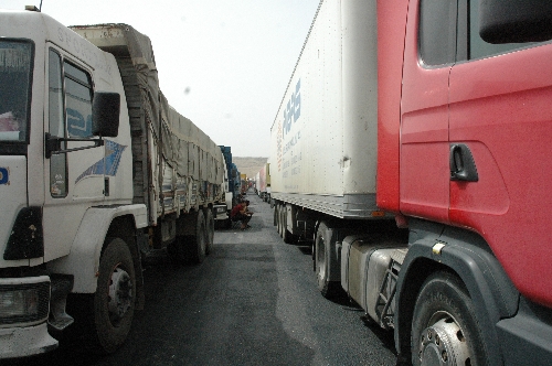Habur'da 30 kilometrelik TIR kuyruğu oluştu