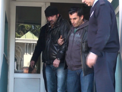 Hacze sinirlendi, sihalıyla iş yeri çalışanlarını rehin aldı