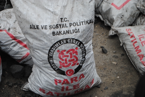 Hakkari'de 25 bin aileye kömür dağıtılıyor
