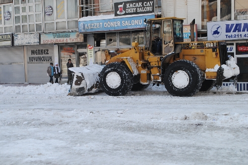 Hakkari'de 60 köy yoluna halen ulaşım sağlanamadı