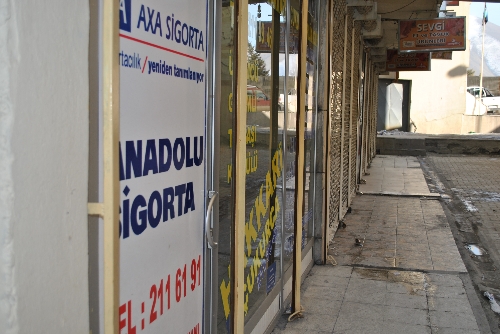 Hakkari'de örgüt yandaşları kepenk açtırmadı