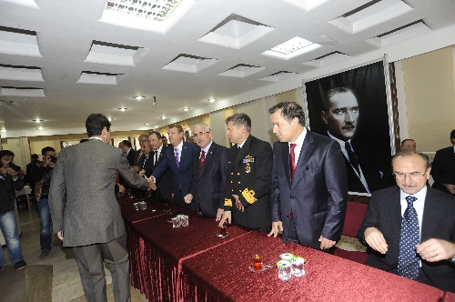 Halk-protokol bayramlaşması, halktan ilgi görmedi