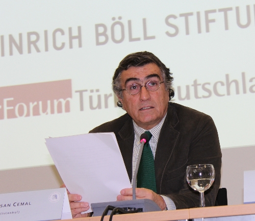 Hasan Cemal, 'Ermeni Soykırımı' adlı kitabını ilk defa tanıttı
