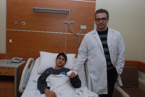 Hatay'da bir çocuğun kopan parmağı yerine dikildi