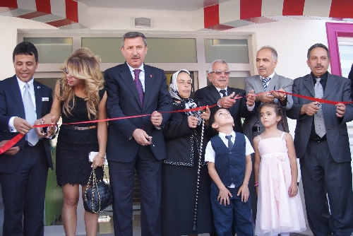 Hayırsever işadamı, annesi ve babası adına anaokulu yaptırdı