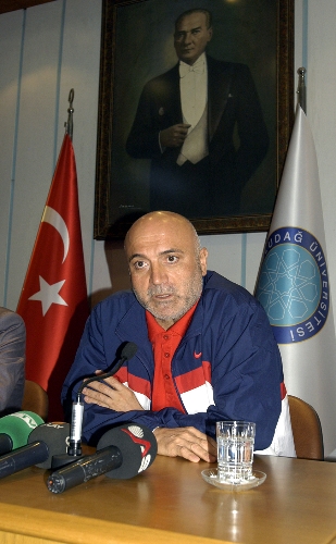 Hikmet Karaman: Manchester'in talip olduğu oyuncu A takımda değil