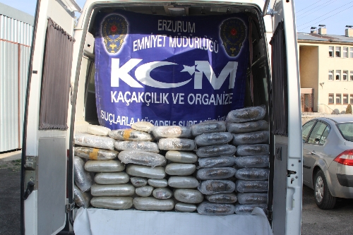 Hindilerin altından 105 kilo esrar çıktı