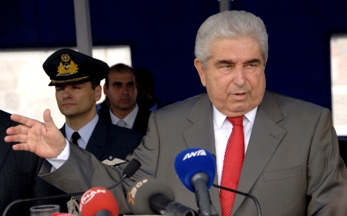 Hristofyas destek istedi