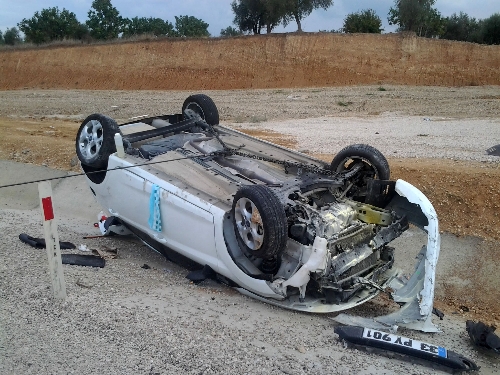 Hurdaya dönen araçtan hafif sıyrıklarla çıktı