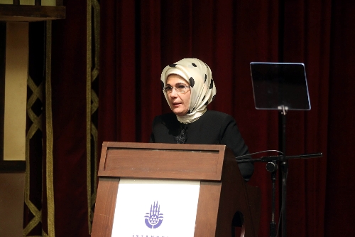 'Huzur Sokağı' tiyatro sahnesinde