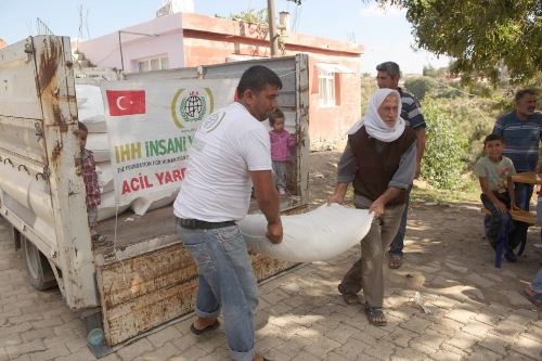 İHH, Suriyelilere 6 ton un gönderdi