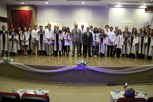 İKÇÜ Diş Hekimliği fakültesinde beyaz önlük giydirildi