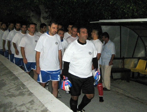 İki ülkenin polisleri Rodos'ta dostluk maçı yaptı